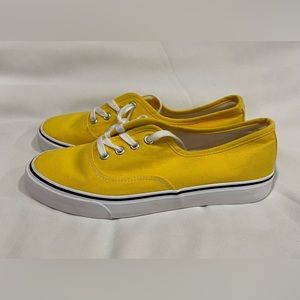 Cull4u Women Laid Back Canvas Shoe - Size 10